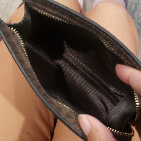 Clutch - Picture 5 of 6